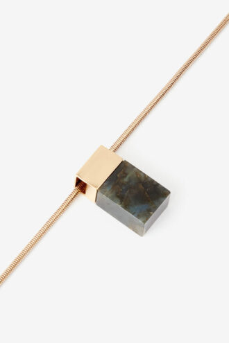 Avery lange ketting met stenen hanger