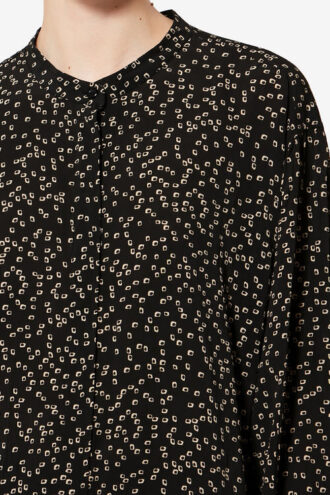 Catchell soepelvallende blouse met origami-print