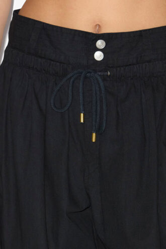 Inaya losvallende broek met plooien