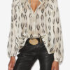 Syra zijden blouse met grafisch patroon